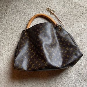 Authentic Louis Vuitton bag !